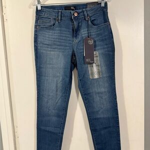 1822 Denim Blue Skinny Jeans with Modern Wash